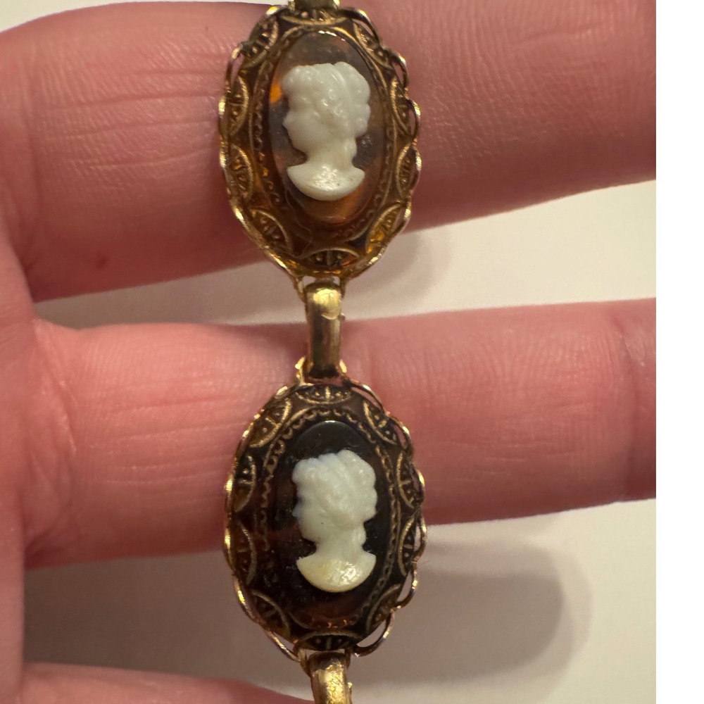 Vintage Gold Tone Cameo Link Bracelet Victorian Style Faux Tortoise Shell 7.25"